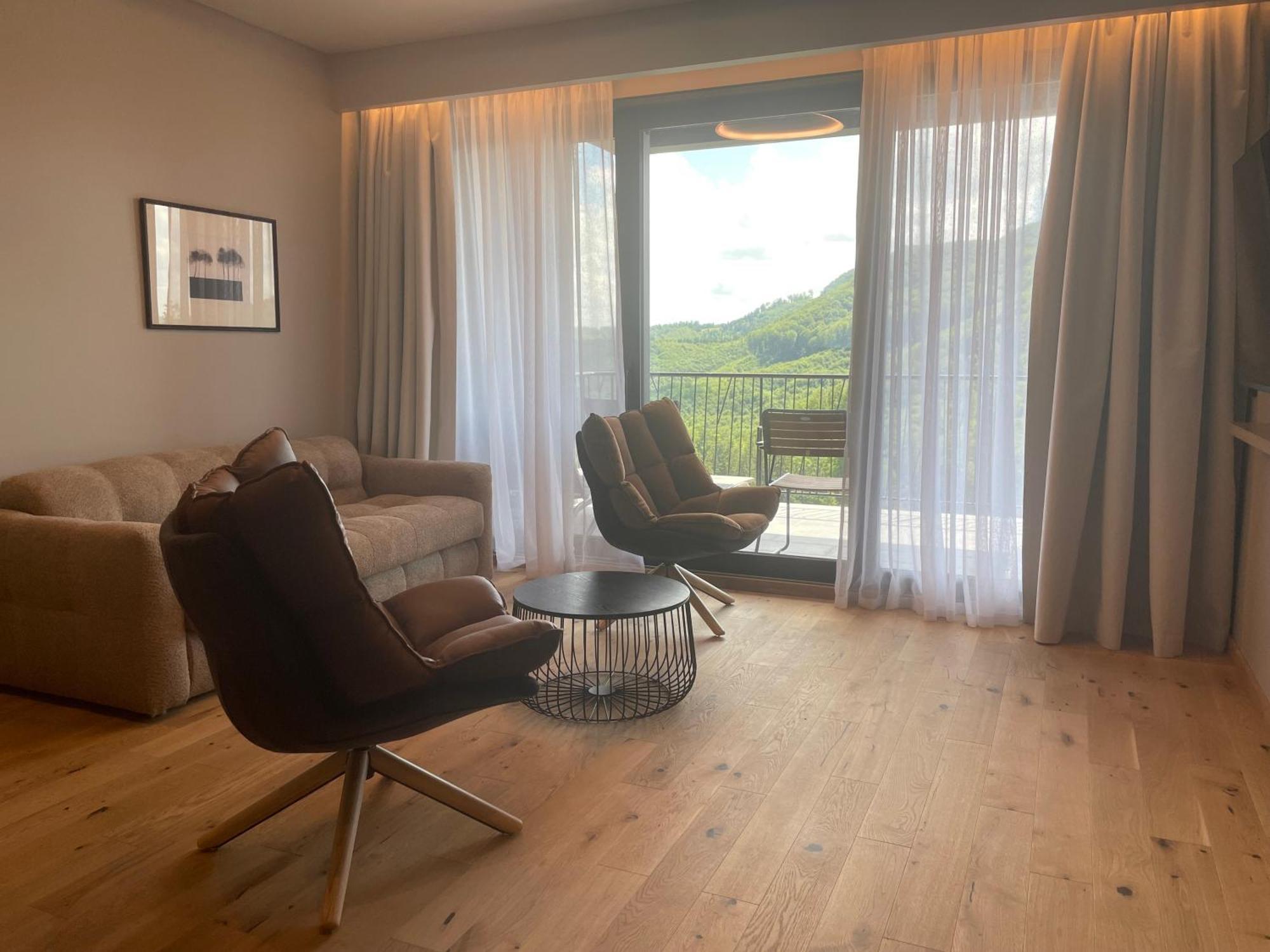 Hotel - Peakture & Grand