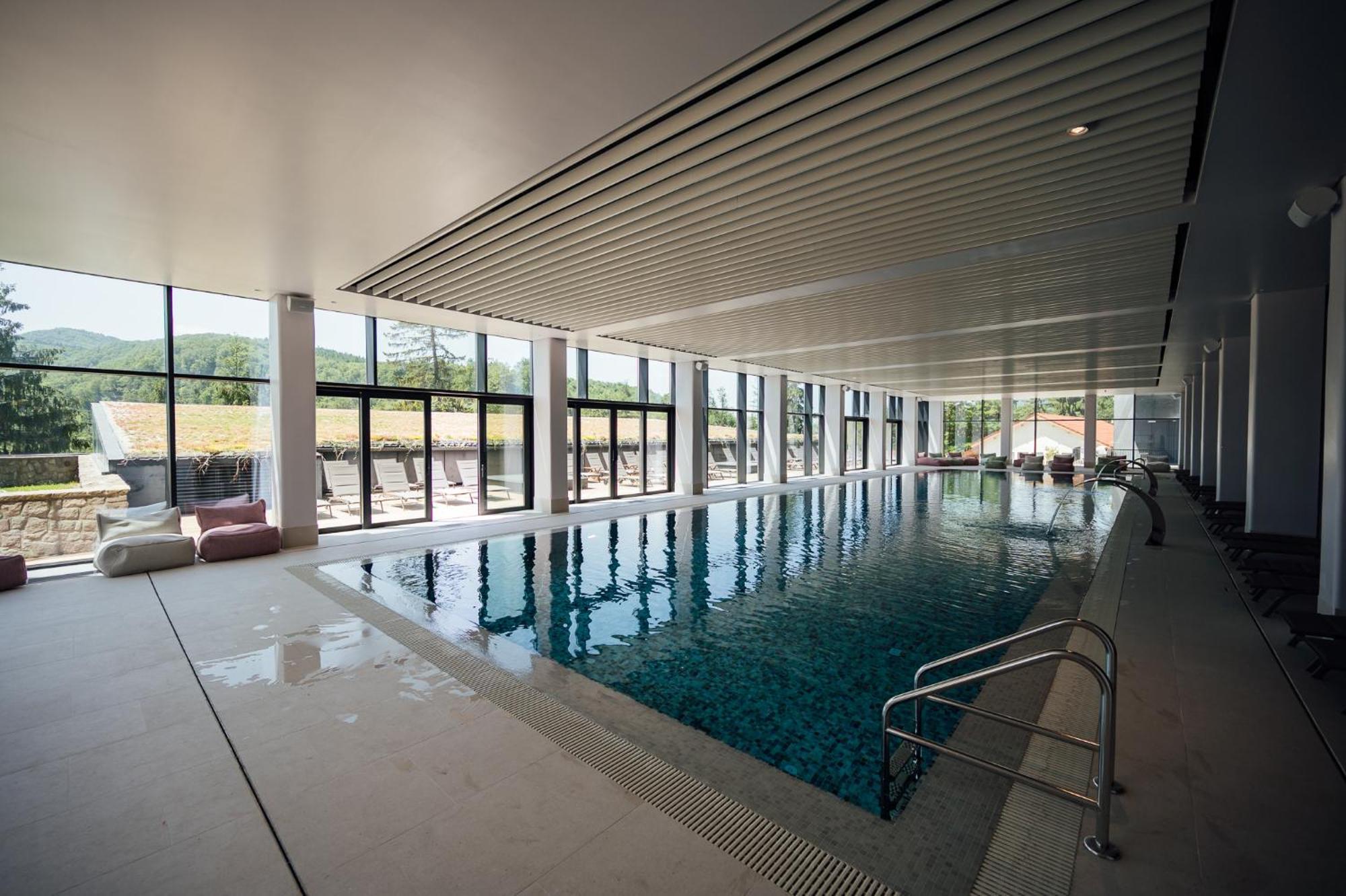 - Peakture & Grand Hotel 4*